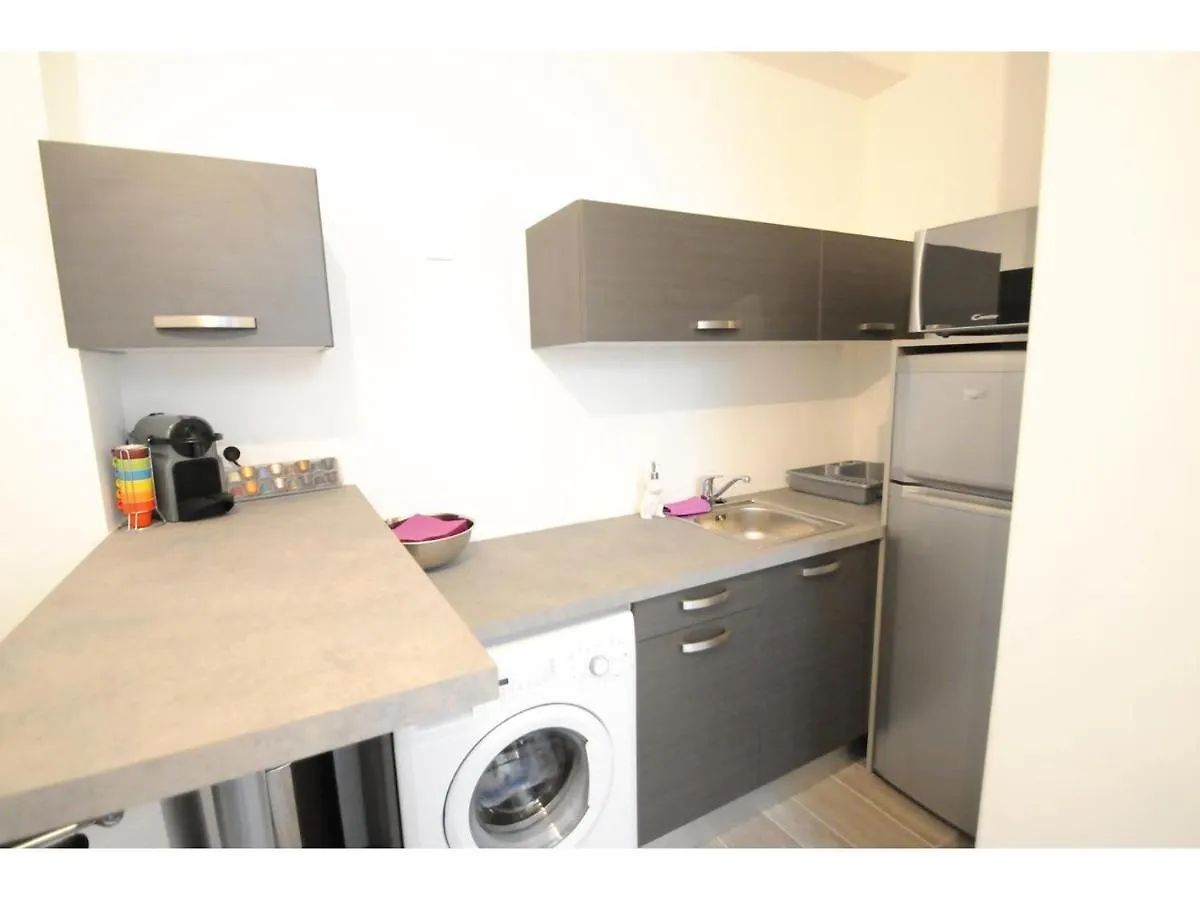 Superbe Studio Meuble Cosy Avec Lit Superconfort Au Calme Jean Medecin Nice