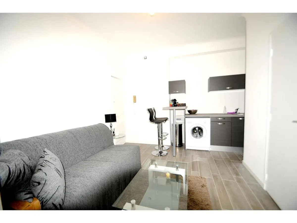 Apartment Superbe Studio Meuble Cosy Avec Lit Superconfort Au Calme Jean Medecin Nice