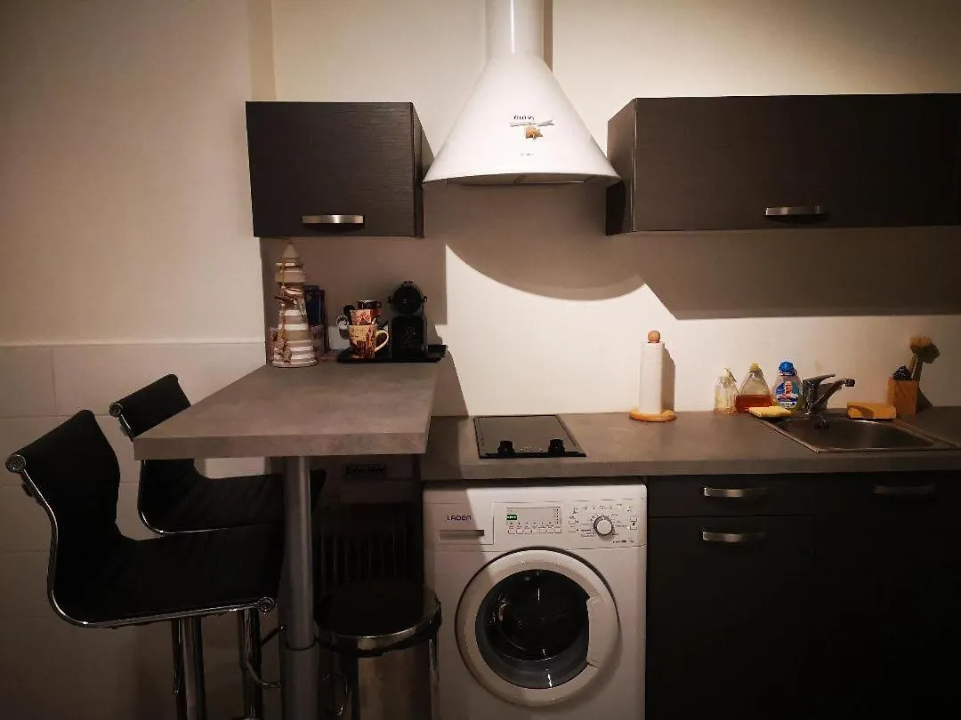 Superbe Studio Meuble Cosy Avec Lit Superconfort Au Calme Jean Medecin location